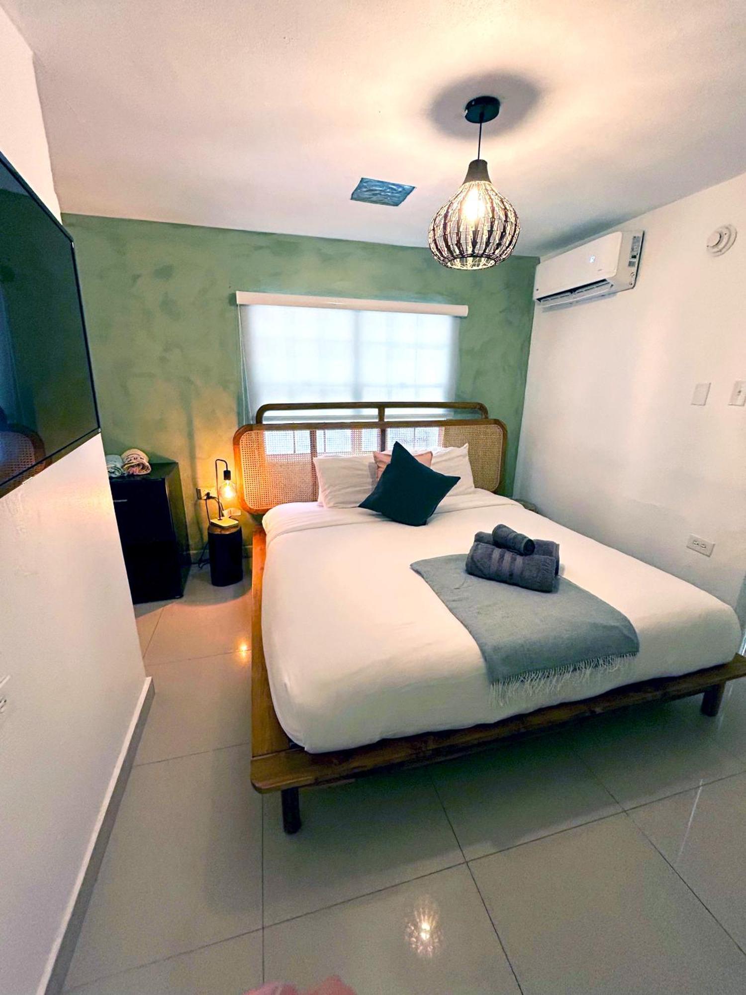 The Pelican Poshtel San Juan Exterior photo